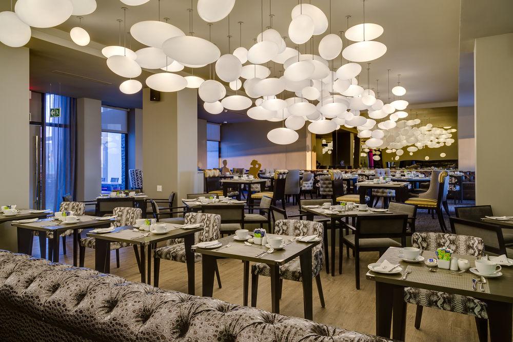 Protea Hotel Fire & Ice! By Marriott Pretoria Menlyn Экстерьер фото