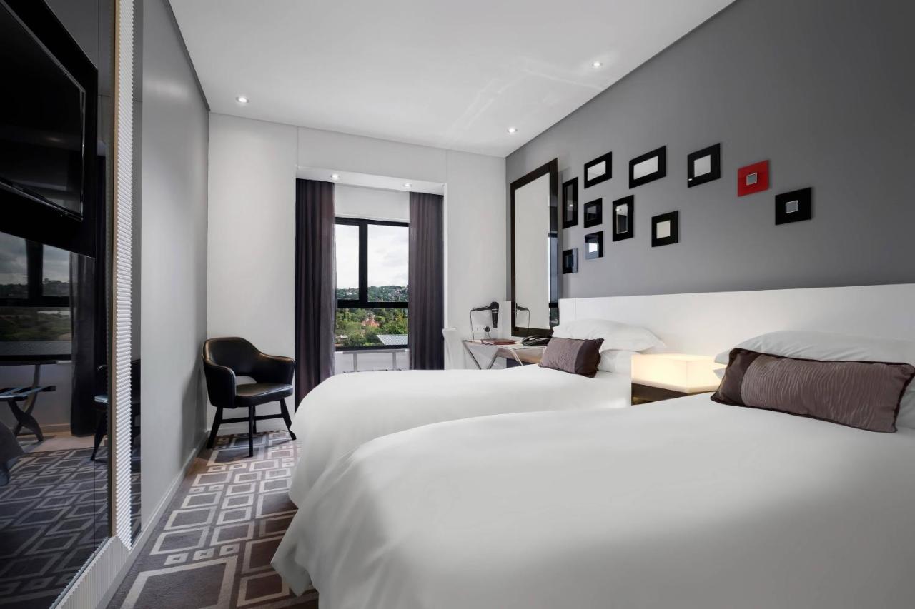 Protea Hotel Fire & Ice! By Marriott Pretoria Menlyn Экстерьер фото