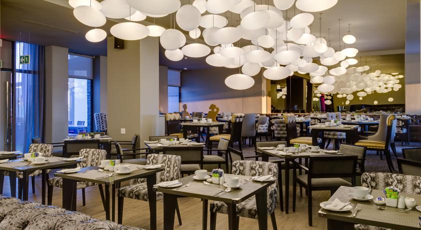 Protea Hotel Fire & Ice! By Marriott Pretoria Menlyn Экстерьер фото