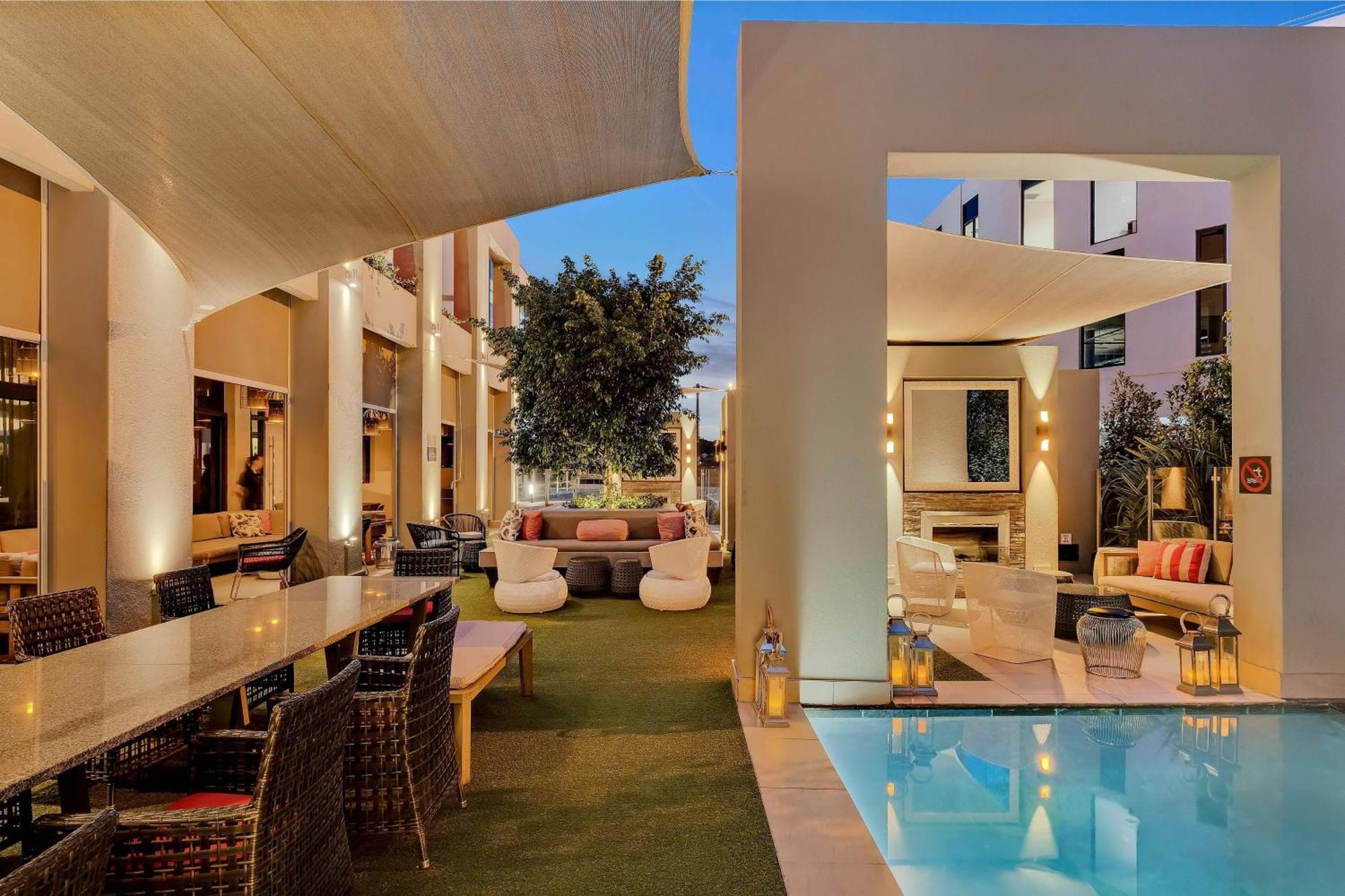 Protea Hotel Fire & Ice! By Marriott Pretoria Menlyn Экстерьер фото