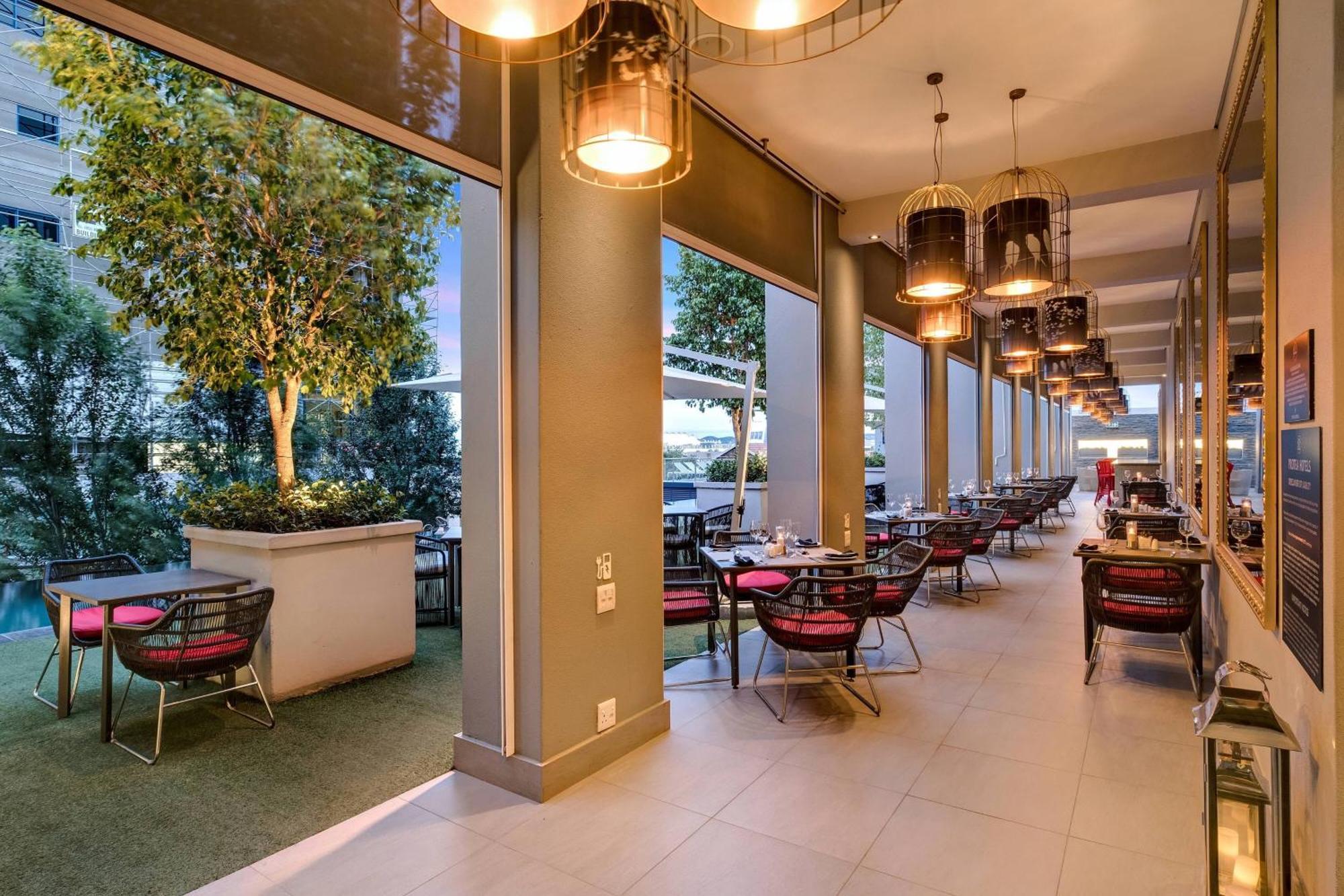 Protea Hotel Fire & Ice! By Marriott Pretoria Menlyn Экстерьер фото