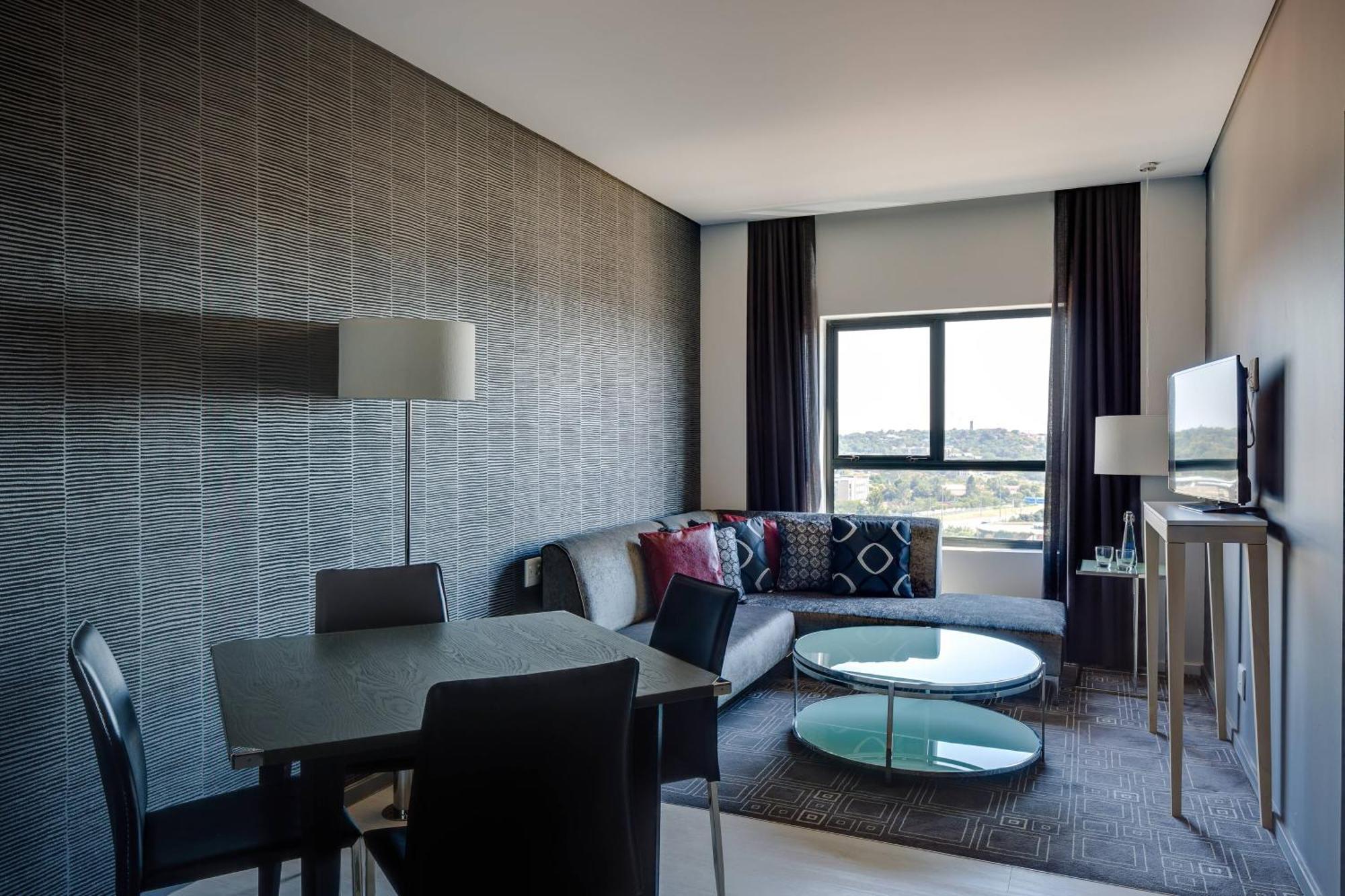 Protea Hotel Fire & Ice! By Marriott Pretoria Menlyn Экстерьер фото