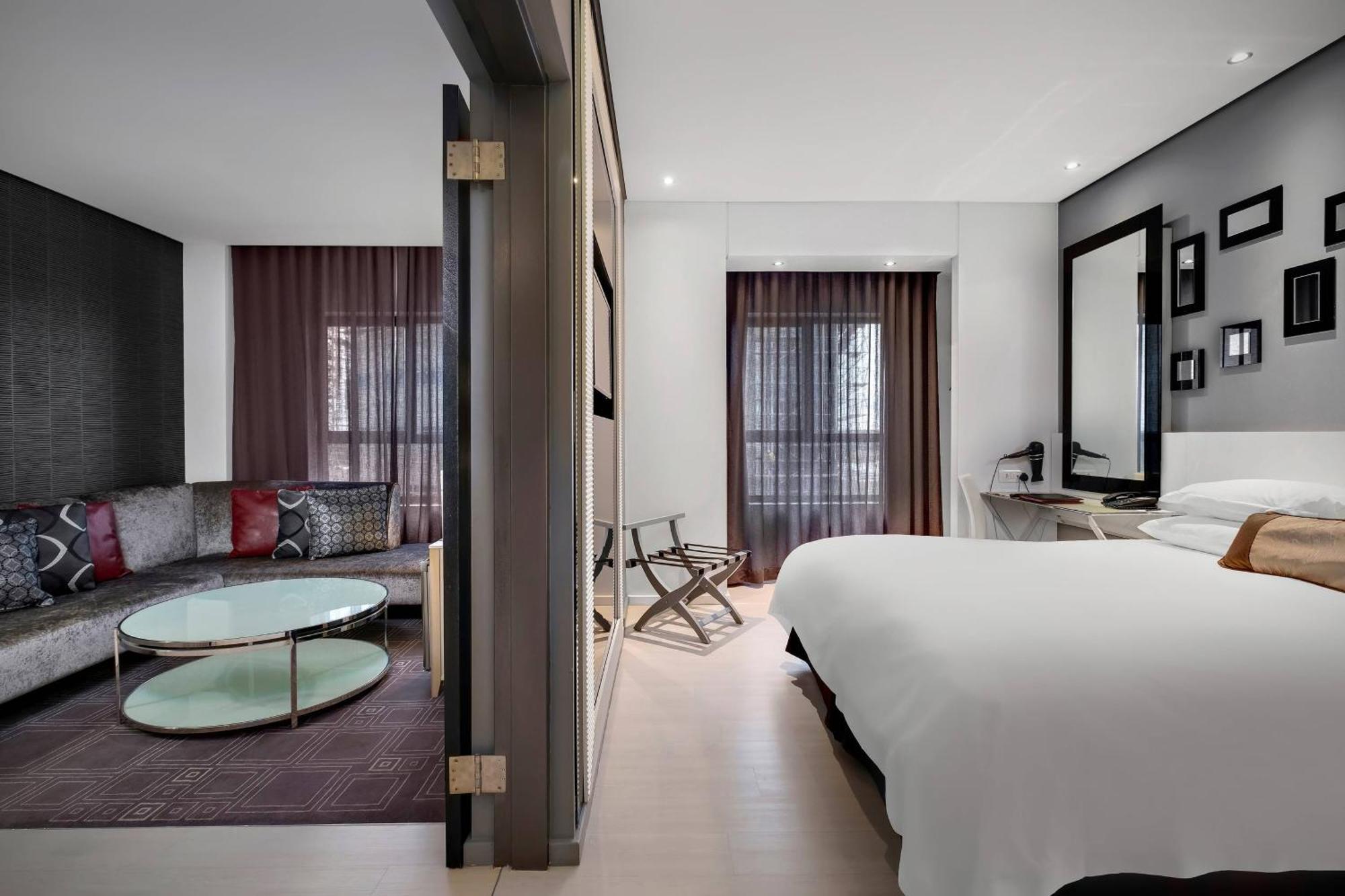 Protea Hotel Fire & Ice! By Marriott Pretoria Menlyn Экстерьер фото