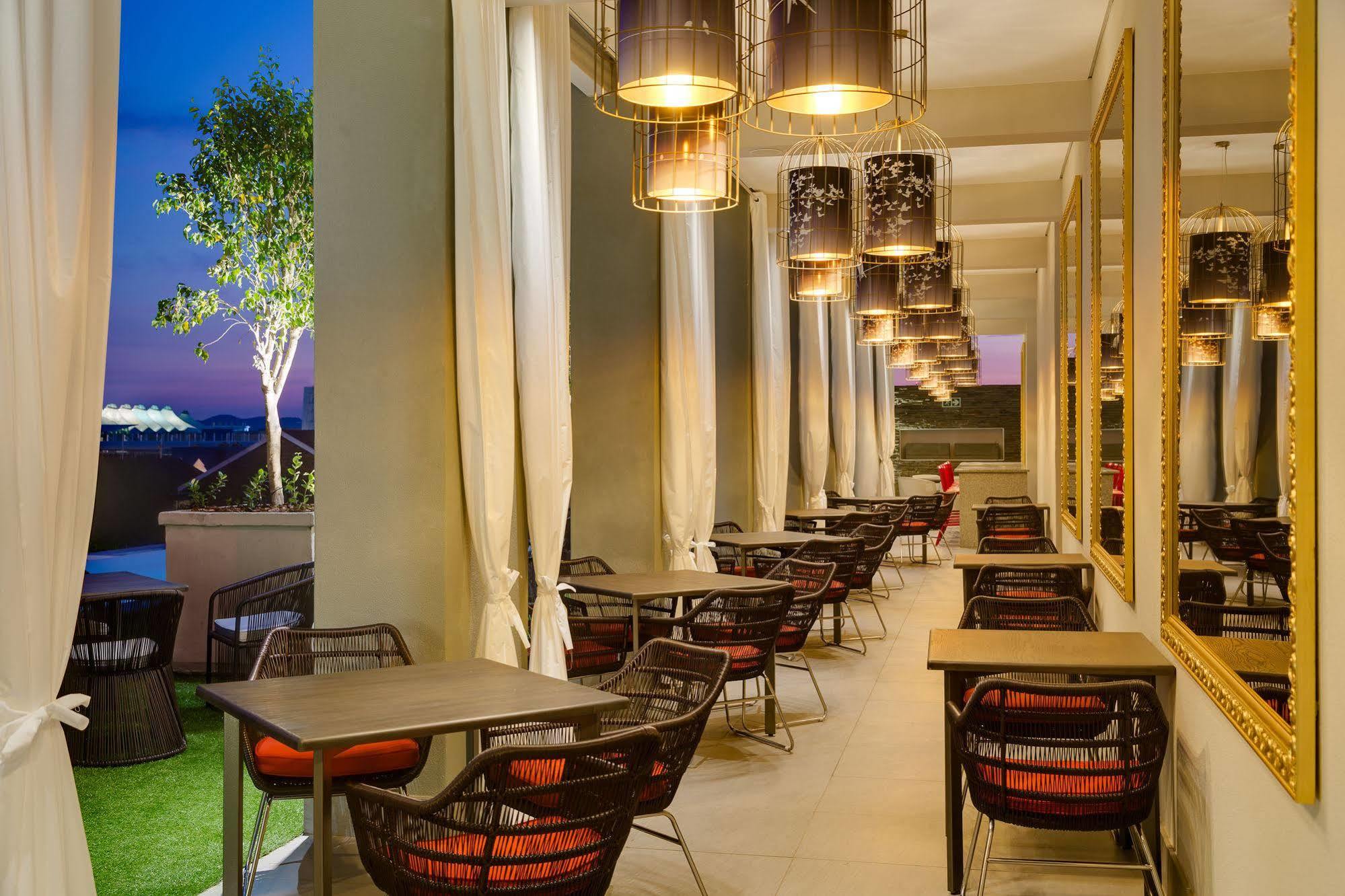 Protea Hotel Fire & Ice! By Marriott Pretoria Menlyn Экстерьер фото